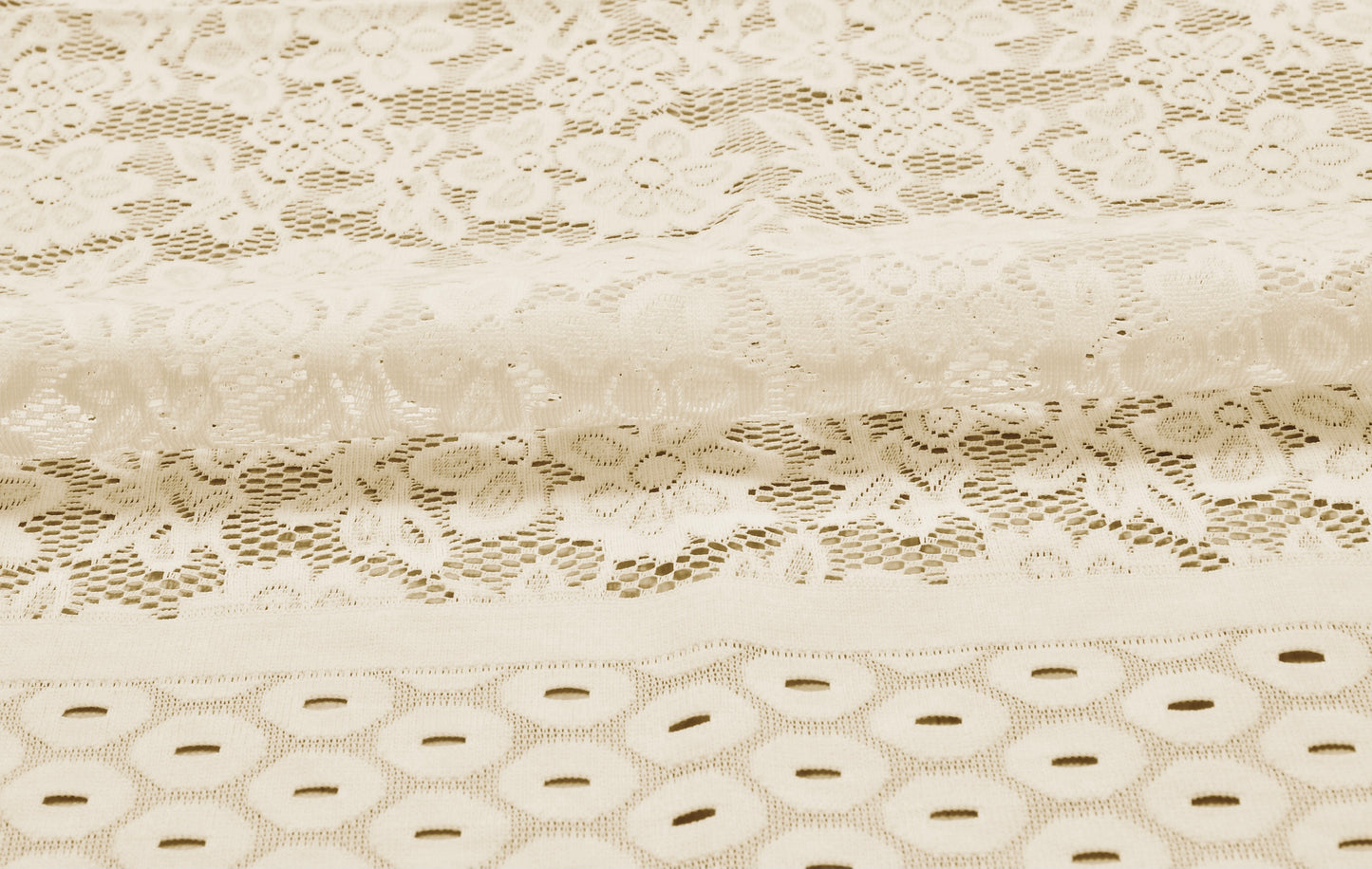 Bigger Fish Polycotton Printed 6-8 Seater Decorative 60x90 Inch Dining Table Cover (Cream)