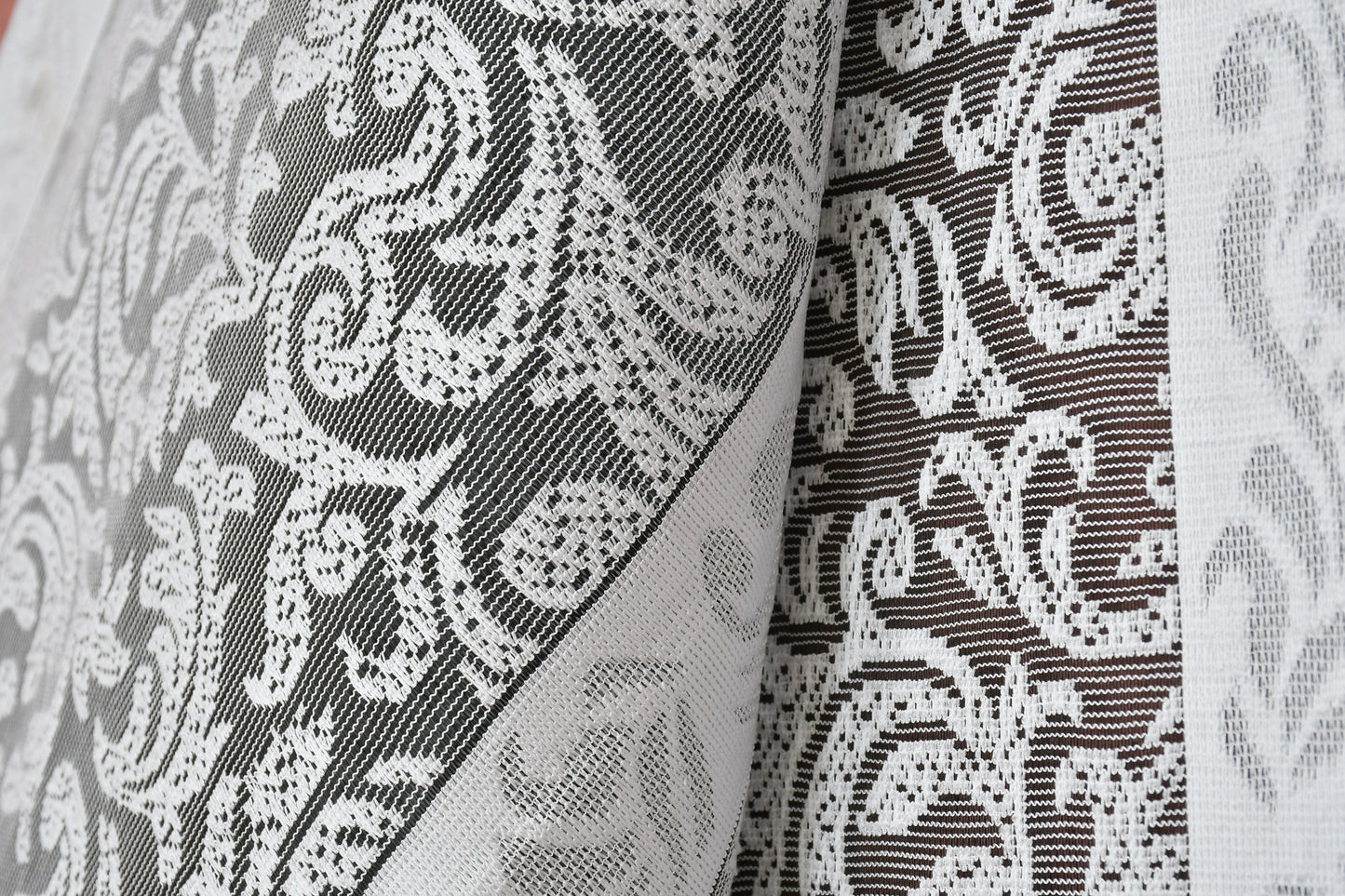 Bigger Fish Polycotton Jall Design Printed 6-8 Seater Decorative 60x90 Inch Dining Table Cover (Grey)