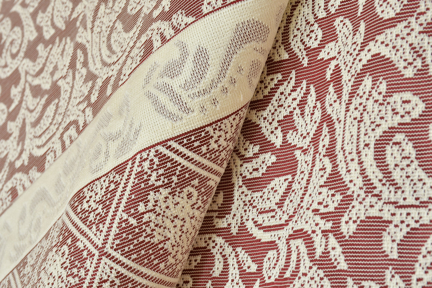 Bigger Fish Polycotton Jall Design Printed 6-8 Seater Decorative 60x90 Inch Dining Table Cover (Maroon)