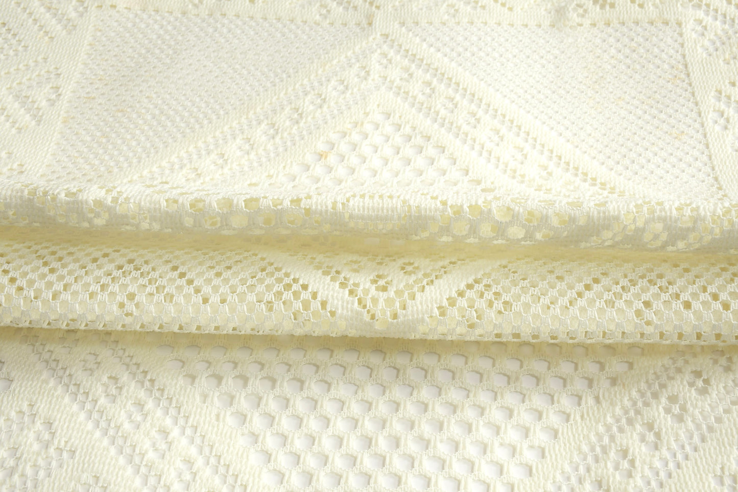 Bigger Fish Poly cotton 40x60 Inch Cream 4 Seater Center Table Cover - Premium Quality & Style