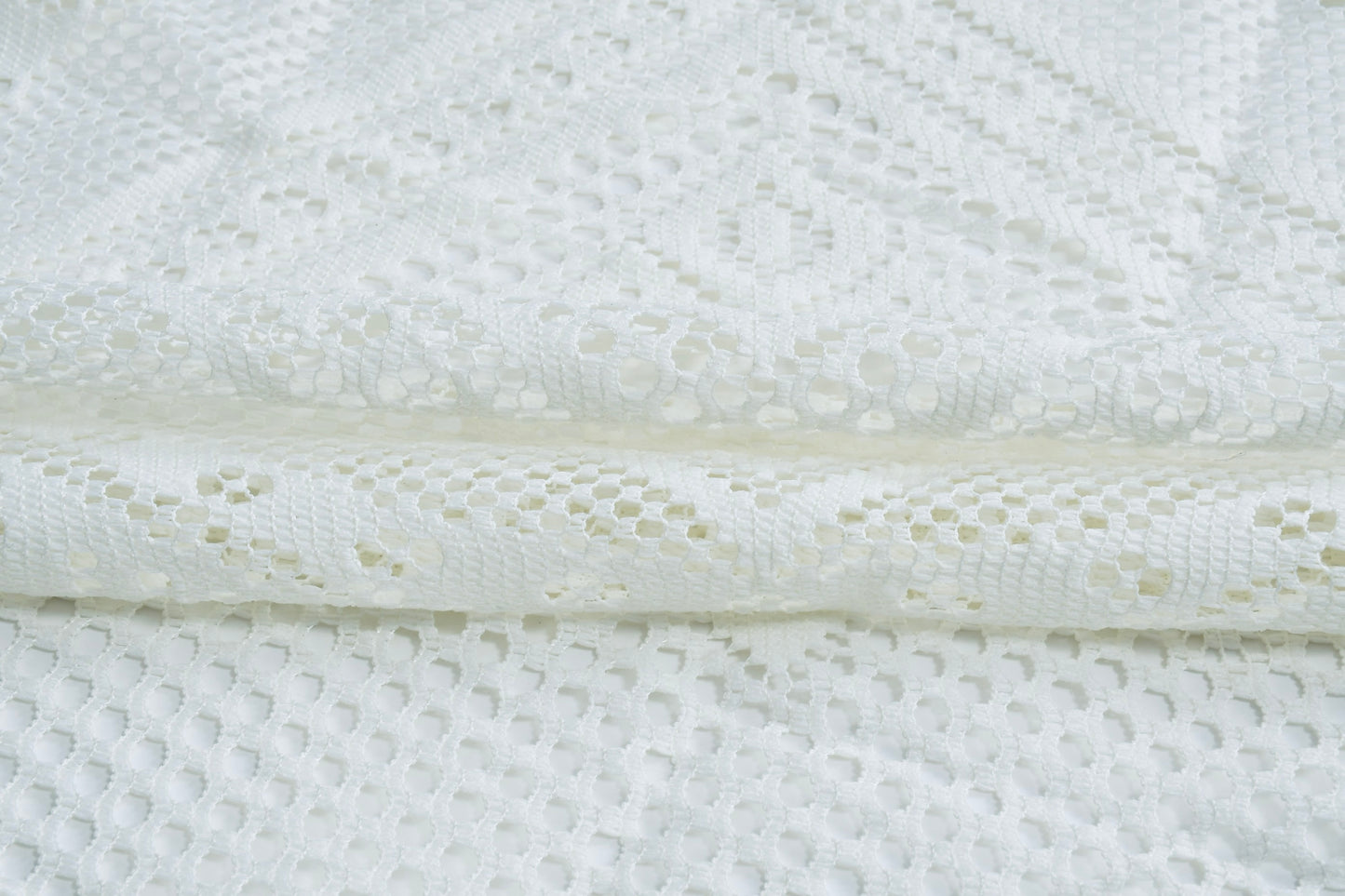 Bigger Fish Poly cotton 40x40 Inch White 2 Seater New Jersey Small Center Table Cover - Premium Quality & Style